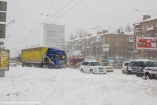 Кто делает деньги на снегопаде: таксисты наживаются, а скорые спасают бесплатно